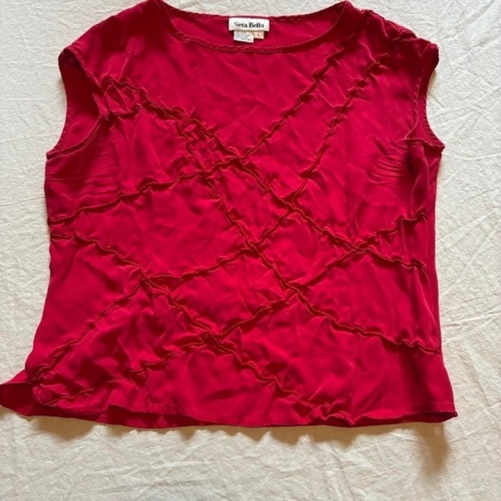 Silk red blouse with ruched diamond pattern